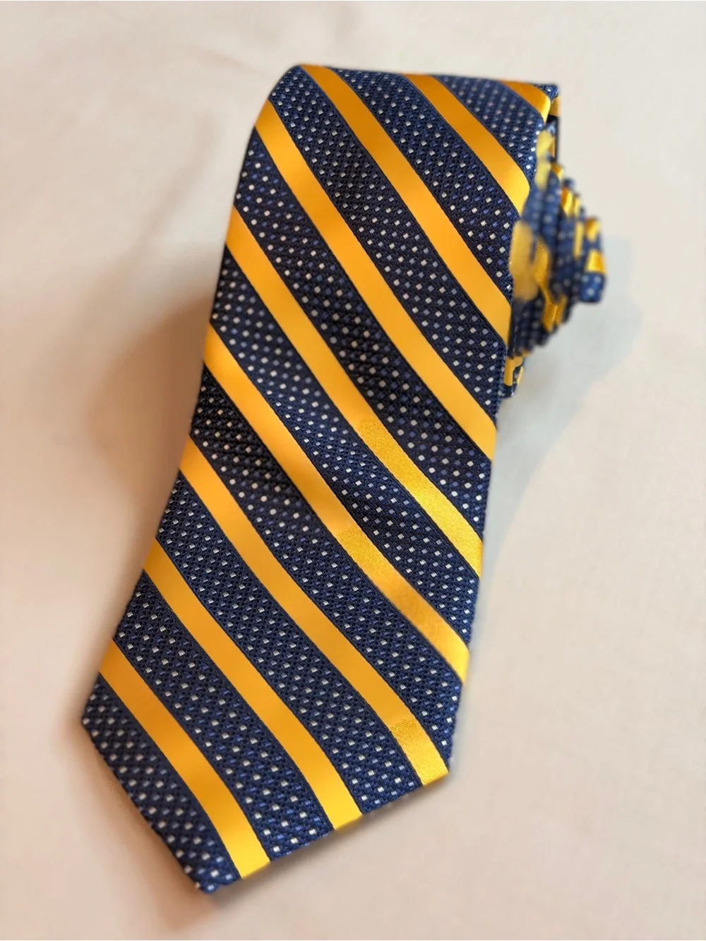 Daniel Cremieux silk tie